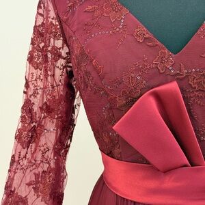 Chic Burgundy Floral Lace Dress